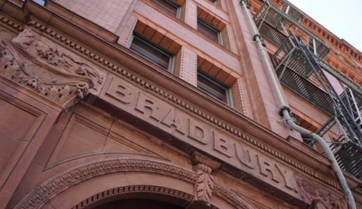 The Bradbury Buildingは歴史のある建物。たくさんの映画のロケ地でもあるよ！